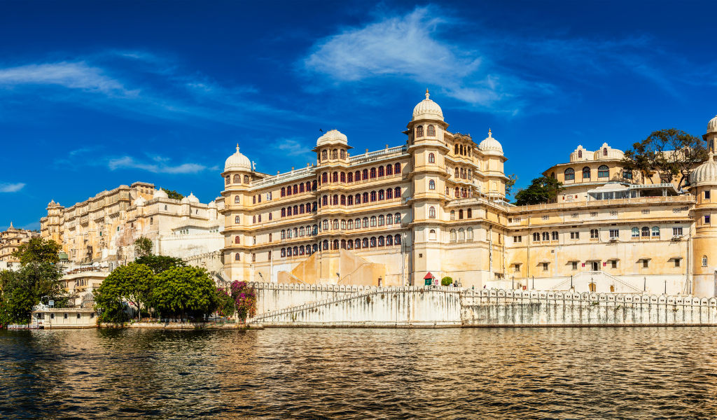Rajasthan Tour Ex Jaipur 14 Days Udaipur City Palace with lake view in Rajasthan
