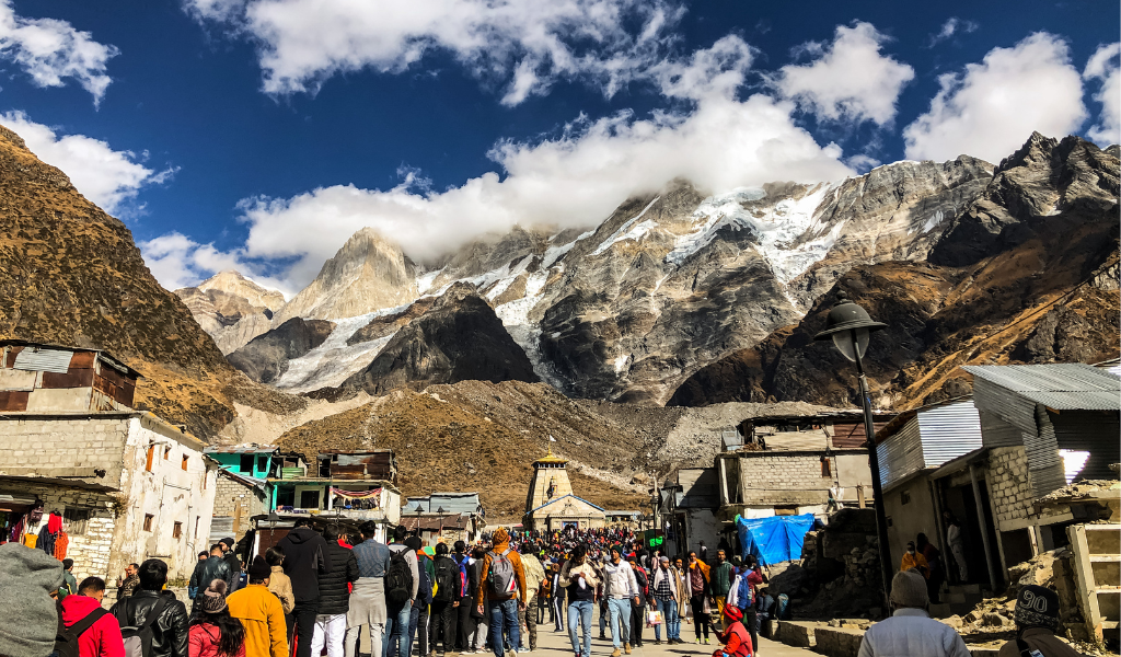 Devotees walking along Kedarnath valley trail booked through Chardham Yatra package.
