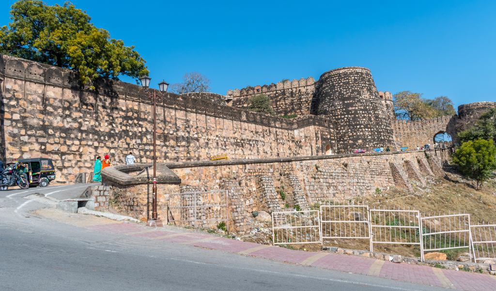 The grand Khanderao Gate entrance to the Jhansi Fort, the first place for historical Jhansi sightseeing