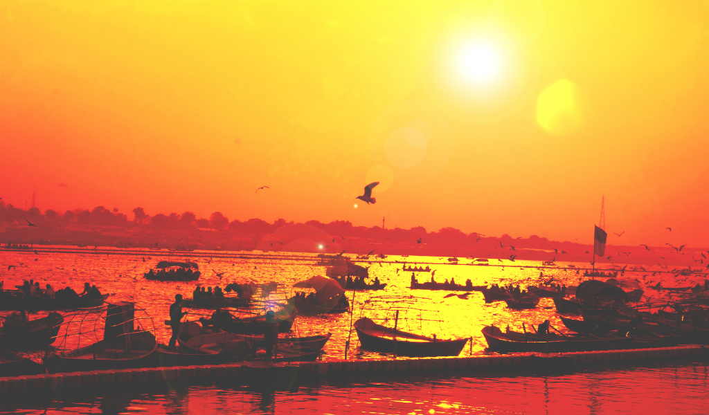 A golden sunset over the holy Sangam in Prayagraj, featured in our 9-day Ayodhya Ram Mandir Tour Package.