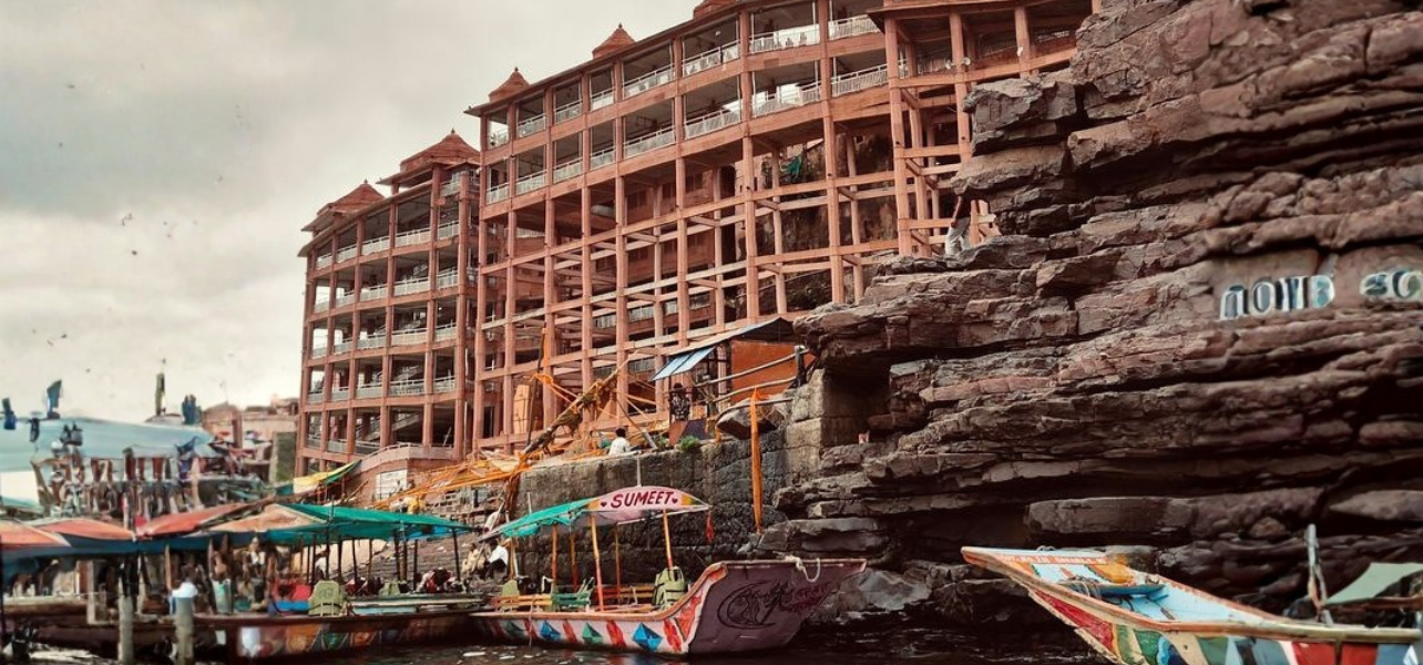 Omkareshwar Tour packages river ghat boats temple
