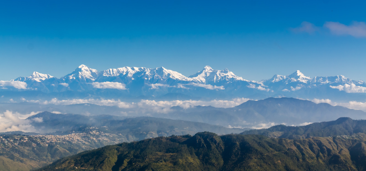 Panoramic view of snow-capped Himalayan peaks for our kausani mukteshwar tour package