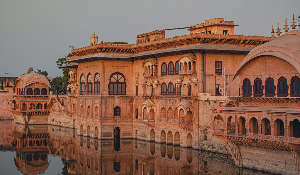 Visit ayodhya temples and religious sites to Experience the divinity