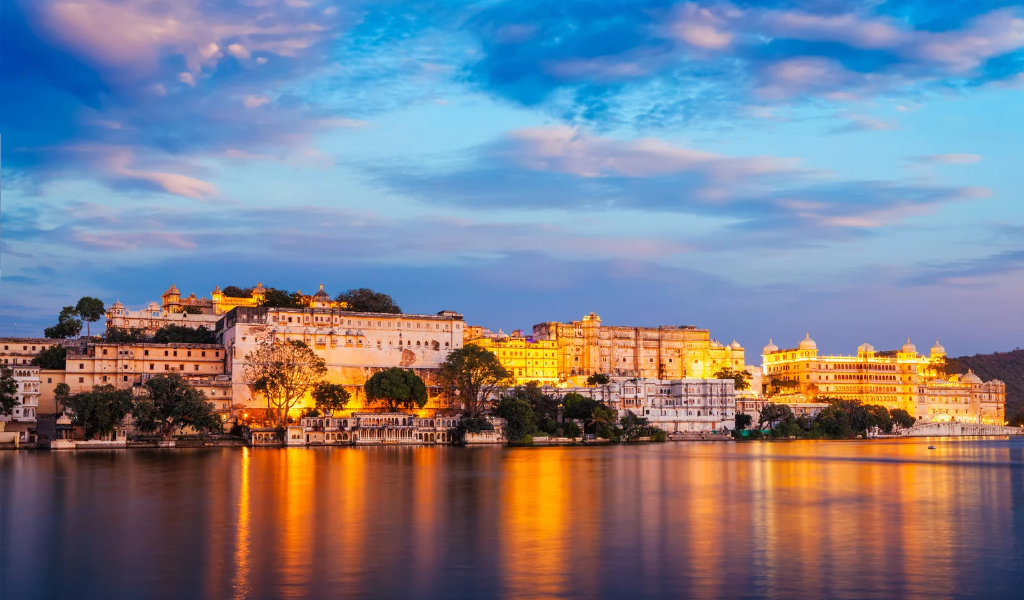 Rajasthan Tour Package Ex Jaipur beautiful Rajasthan heritage building with traditional architecture courtyard