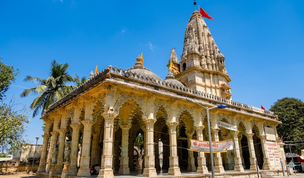 The historic Sudama Temple in Porbandar featuring traditional Gujarati architecture, a must-visit spot on any Porbandar tour.