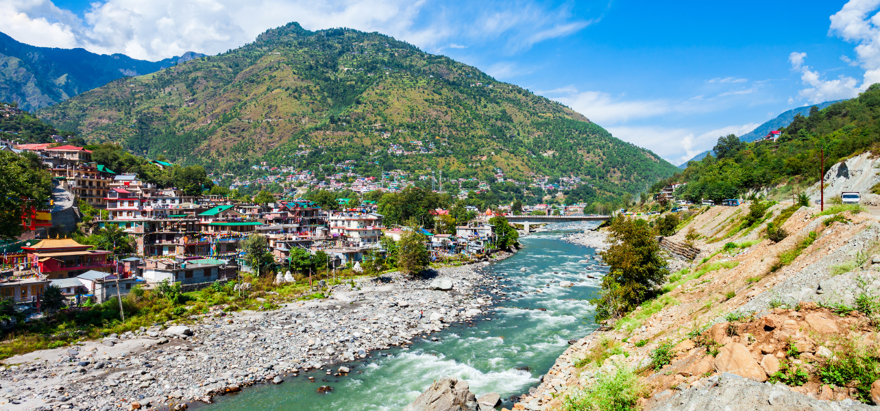 Kullu Tour Package beautiful river valley surrounded by green mountains