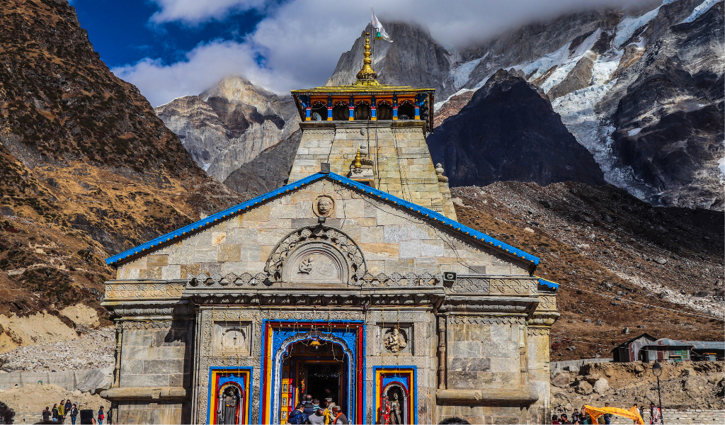 Front view of Kedarnath Temple set against snow-clad Himalayan peaks, visited during Char Dham Yatra package from Chennai.