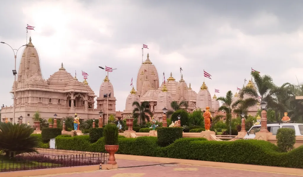 Beautiful Image Of Ayodhya Ram Janmabhoomi and ghats Captured during Ayodhya tour package