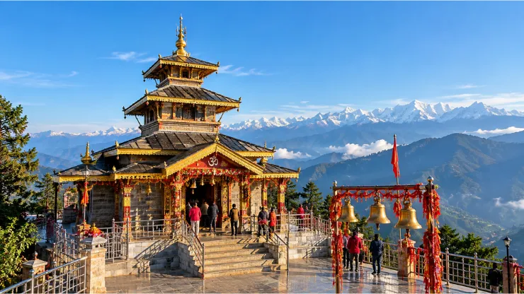 Kanatal sightseeing at Surkanda Devi Temple with beautiful Himalayan mountain views in Uttarakhand