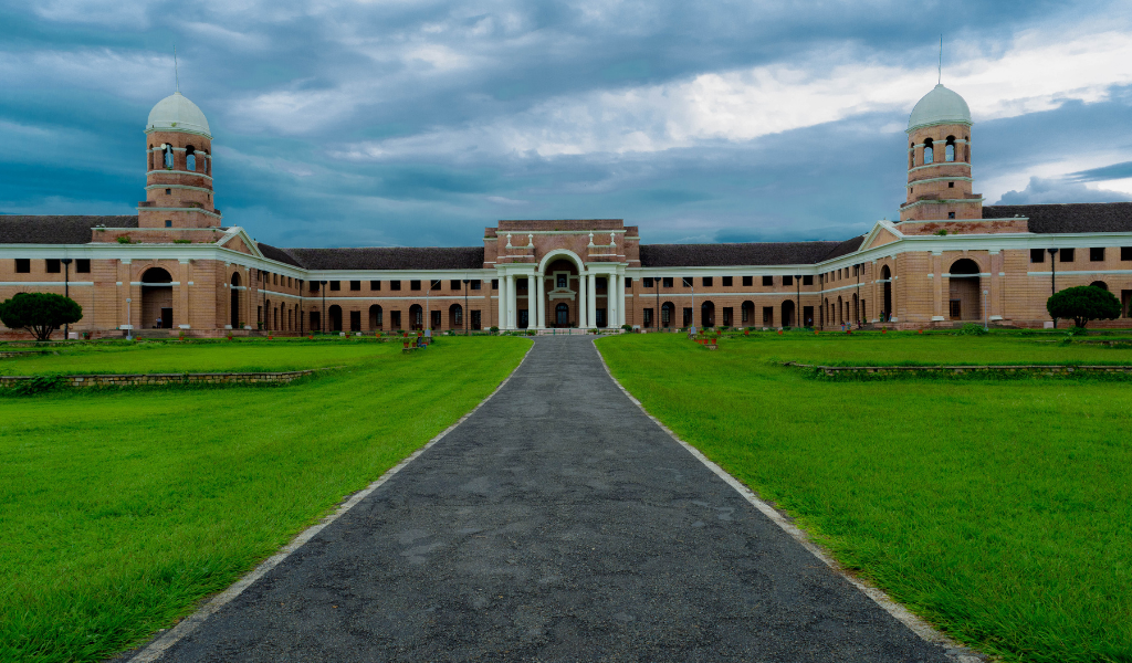 Greco-Roman architecture and main building lawn of Forest Research Institute FRI featured During Dehradun Tour package