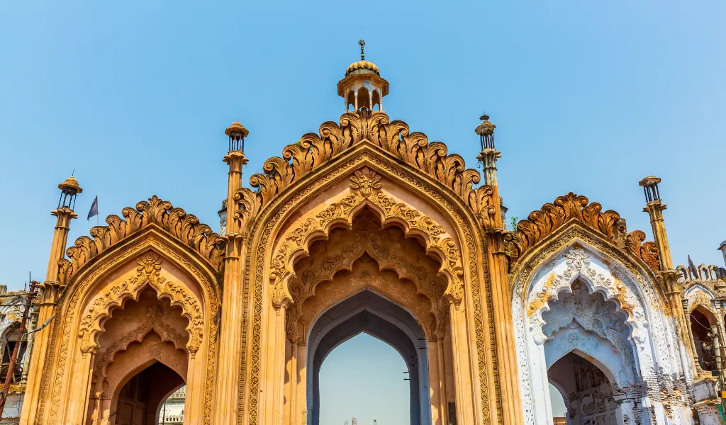 Lucknow tourism showing Nawabi culture, monuments and heritage sites