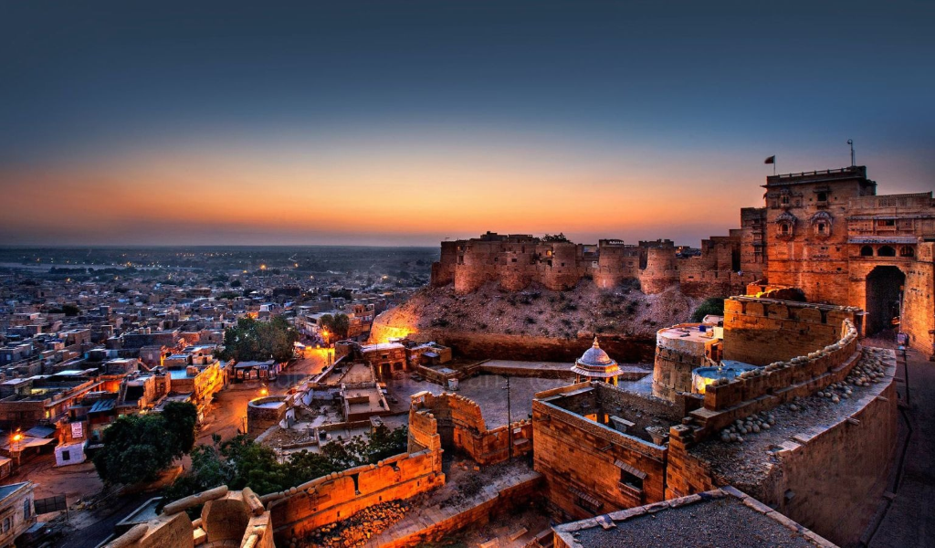 Panoramic sunset view of Jaisalmer Fort in Rajasthan overlooking Jaisalmer City