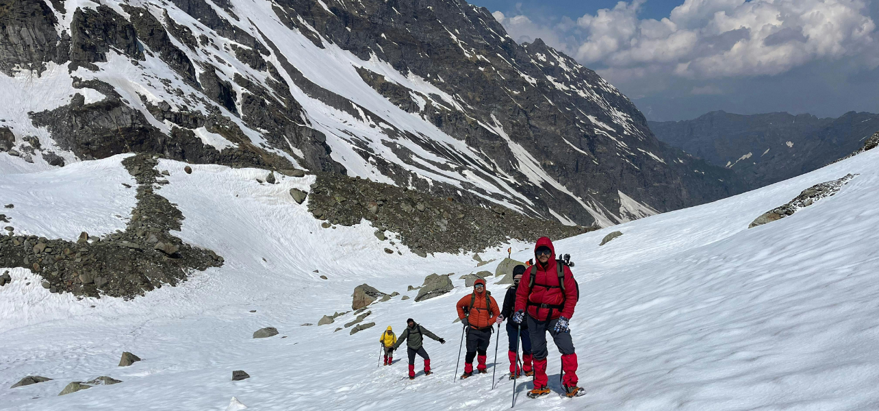 Manali Tour Package adventure trekking in snowy Himalayan mountains